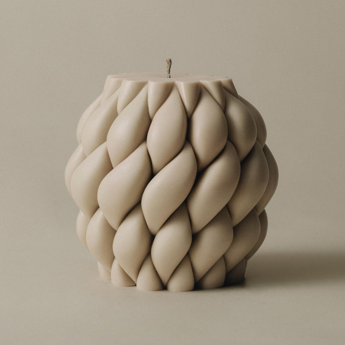 LAWA Handmade Large Knot Ball Decorative Soy Wax Candle
