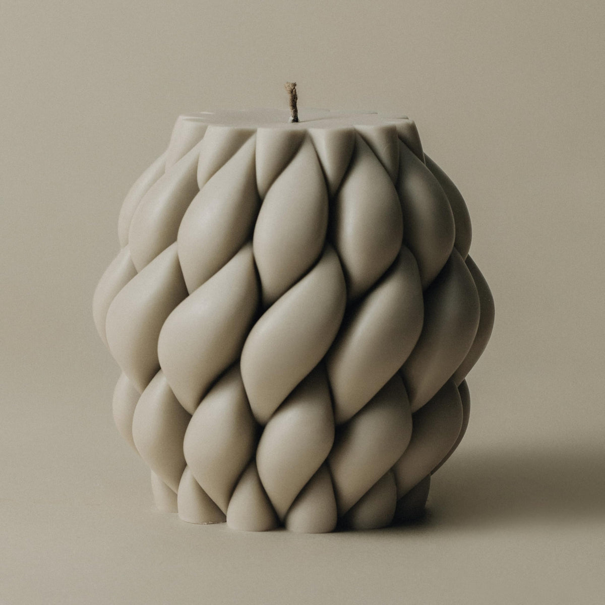 LAWA Handmade Large Knot Ball Decorative Soy Wax Candle