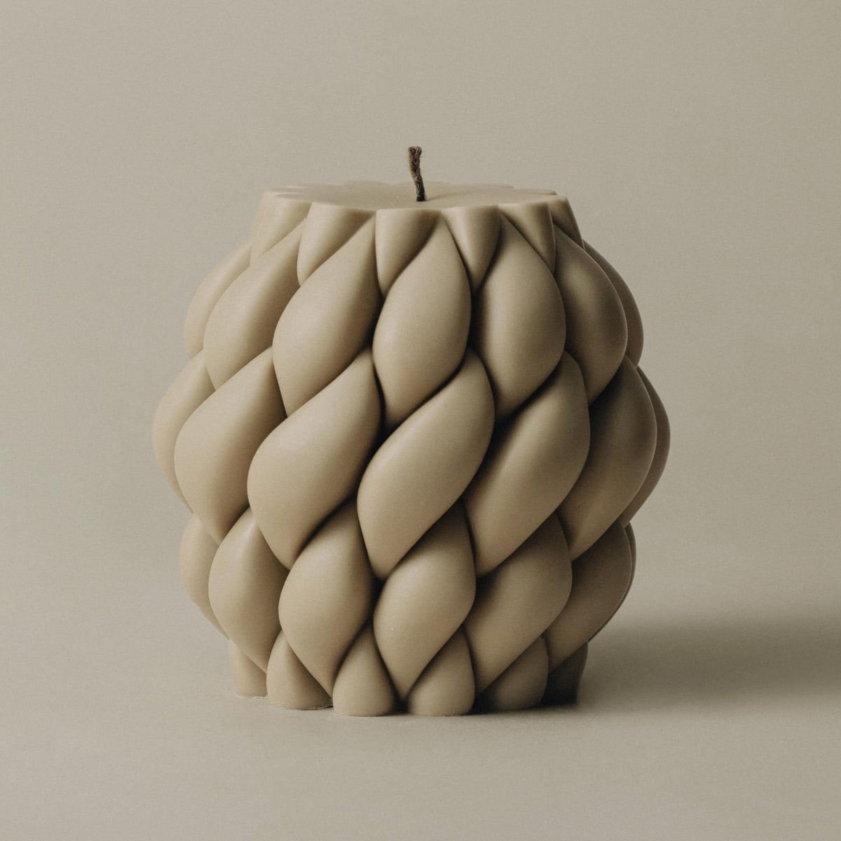 LAWA Handmade Large Knot Ball Decorative Soy Wax Candle